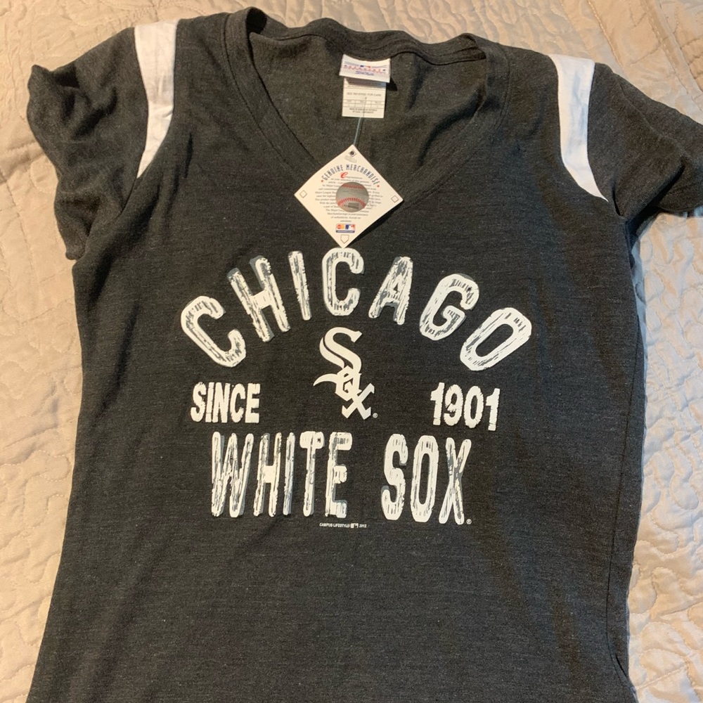 Never worn!! White sox jersey!